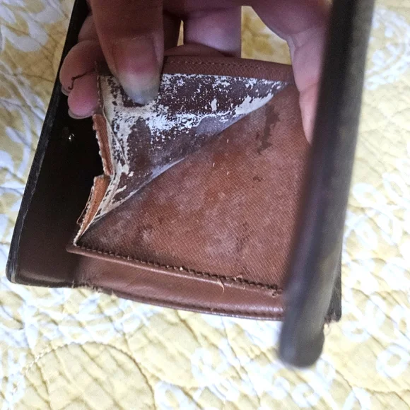 Authentic Louis Vuitton Monogram Bi-Fold - Picture 15 of 16